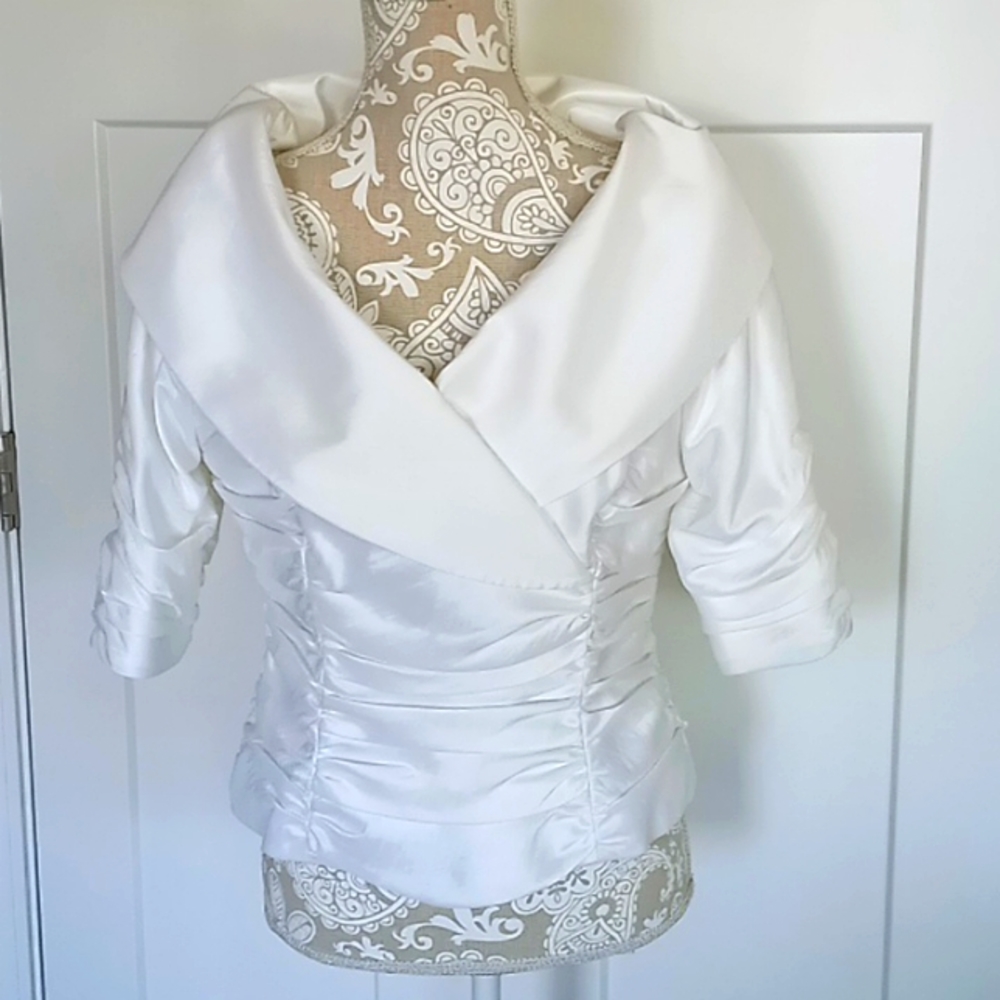 Daymor Couture Runched Top Size 8
